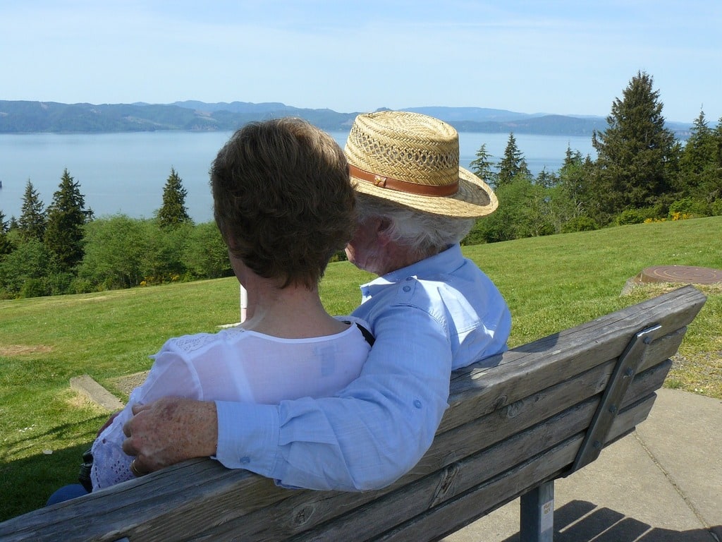 Comprendre les attentes des seniors dans la recherche d’amour